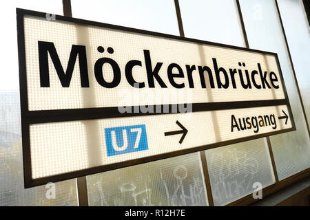 Berlin Allemagne le U-Bahn ligne U7 à Mockernbrucke Banque D'Images