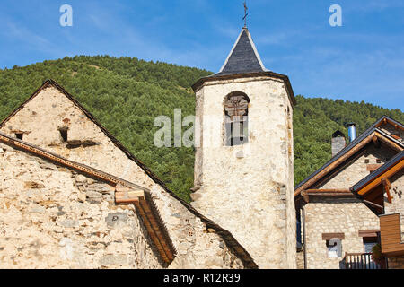 Pierre ancien clocher de l'église dans la région de Lleida, Espagne. L'horizontale Banque D'Images