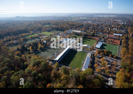 Stuttgart, Allemagne. 07Th Nov, 2018. Vue depuis la tour de télévision pour les installations sportives de la Waldau avec le stade de Gazi, le lieu de la Stuttgart Kickers. Credit : Marijan Murat/dpa/Alamy Live News Banque D'Images