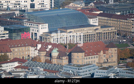 Stuttgart, Allemagne. 07Th Nov, 2018. Vue depuis la tour de télévision, du centre-ville avec l'ancien château et le Königsbau. Credit : Marijan Murat/dpa/Alamy Live News Banque D'Images