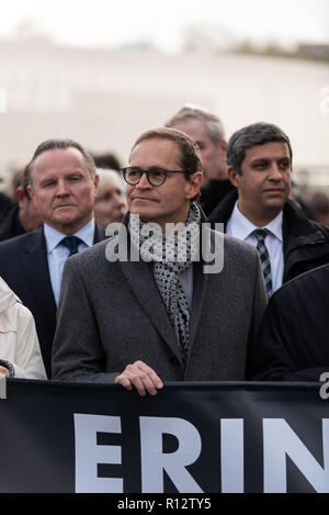 Berlin, Berlin, Allemagne. Nov 8, 2018. Le maire de Berlin, Michael Muller vu pendant le chemin de commémoration en souvenir des pogroms après 80 years.Commemoration la cérémonie de pogroms de novembre 1938, entre 7 et 13 novembre 1938, environ 400 personnes ont été assassinées ou enfoncés dans le suicide par Nazis. Au cours de la célébration, les guirlandes ont été portées à l'Holocaust Memorial et les noms de 55 696 Juifs ont été assassinés Berlin lire à haute voix. Photo : Markus Heine/SOPA Images/ZUMA/Alamy Fil Live News Banque D'Images