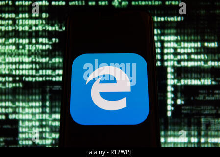 Cracovie, Pologne. Nov 8, 2018. Edge Microsoft logo est vu sur un appareil mobile Android. Credit : Omar Marques/SOPA Images/ZUMA/Alamy Fil Live News Banque D'Images