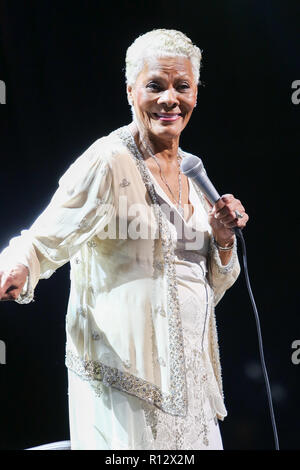 Sydney, Australie. Nov 8, 2018. Cinq Grammy Award Winning Icône soul DIONNE WARWICK effectue au Star Sydney à Sydney, Australie. Crédit : Christopher Khoury/l'agence de presse australienne/ZUMA/Alamy Fil Live News Banque D'Images