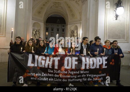 Vienne, Autriche. 08. Novembre 2018. Au cours de l'année commémorative 2018, les souvenirs des événements de la Shoah sont au premier plan de la Communauté juive de Vienne. Avec la marche commémorative, la Commission de la jeunesse de la communauté juive de Vienne illuminera une lumière d'espoir pour l'avenir sur 8 novembre et commémorera les pogroms de novembre. Credit: Franz PERC / Alamy Live News Banque D'Images