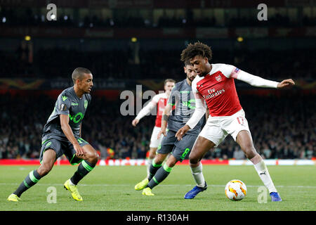 London, UK . 8 novembre, 2018. Alex Iwobi d'Arsenal prend sur le Sporting Club de Portugal la défense pendant la phase de groupes de l'UEFA Europa League match entre Arsenal et sportifs à l'Emirates Stadium, Londres, Angleterre le 8 novembre 2018. Photo par Carlton Myrie. Usage éditorial uniquement, licence requise pour un usage commercial. Aucune utilisation de pari, de jeux ou d'un seul club/ligue/dvd publications. Credit : UK Sports Photos Ltd/Alamy Live News Banque D'Images