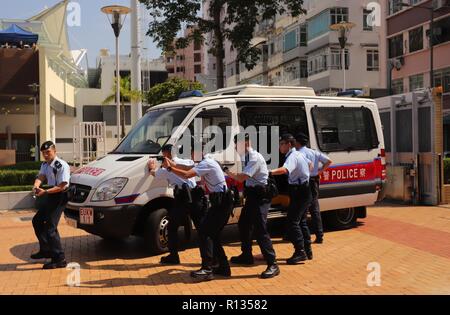 Hong Kong, Chine. Nov 9, 2018. La police de Hong Kong a participé à l'exercice anti-terrorisme au stade de football DAYTOWER aujourd'hui le nom de code opération. Nov-9, 2018 Hong Kong.ZUMA/Liau Chung-ren Crédit : Liau Chung-ren/ZUMA/Alamy Fil Live News Banque D'Images
