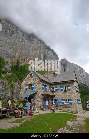 Refuge Falier (mt 2014), massif Marmolada, Rocca Pietore, Padova, Veneto, Italie Banque D'Images