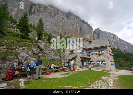 Refuge Falier (mt 2014), massif Marmolada, Rocca Pietore, Padova, Veneto, Italie Banque D'Images