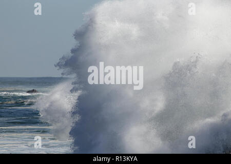 Big sea splash vague détail Banque D'Images