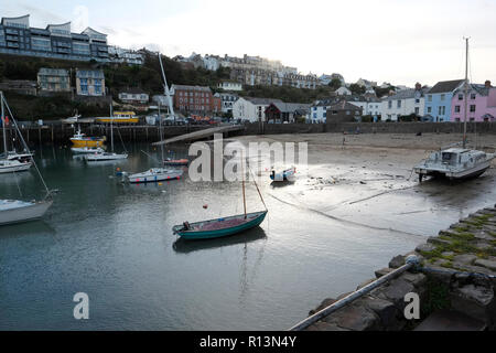 Port d'Ilfracombe à marée basse montrant la plage de sable Banque D'Images