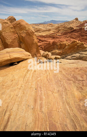 NV00114-00...NEVADA - Vue de l'Arc en Ciel Vista dans le feu à Canyon Valley of Fire State Park. Banque D'Images