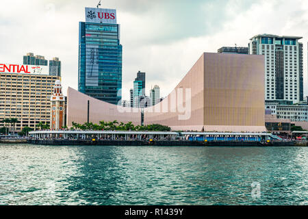 Hong Kong Cultural Centre et tour de l'horloge de Tsim Sha Tsui Banque D'Images