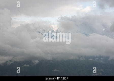 Magnifique paysage de montagnes de neige de l'Himalaya à Munsyari Khaliya Haut, Uttarakhand, Inde Banque D'Images