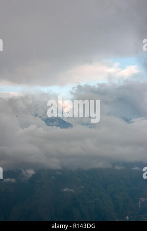 Magnifique paysage de montagnes de neige de l'Himalaya à Munsyari Khaliya Haut, Uttarakhand, Inde Banque D'Images