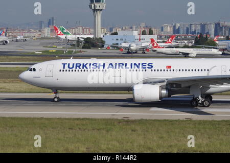 Tes - TURKISH AIRLINES AIRBUS A330.-300 TC-JOE. Banque D'Images