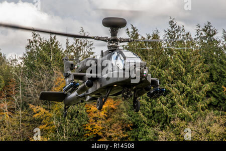 Hélicoptère Apache militaire Banque D'Images