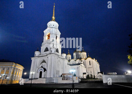 Vladimir: Cathédrale de Dormition au crépuscule, Russie Banque D'Images