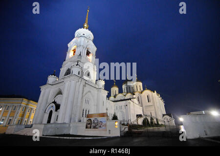 Vladimir: Cathédrale de Dormition au crépuscule, Russie Banque D'Images