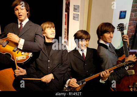 La figure de cire des Beatles à l'attraction touristique de renommée mondiale du musée de cire de Madame Tussauds à Londres, Royaume-Uni. Banque D'Images