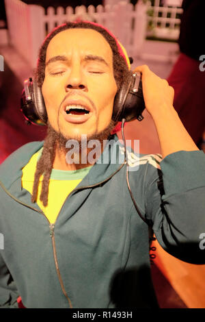 Cire figure de légende de la musique reggae Bob Marley à l'attraction touristique de renommée mondiale du musée de cire de Madame Tussauds à Londres, Royaume-Uni. Banque D'Images