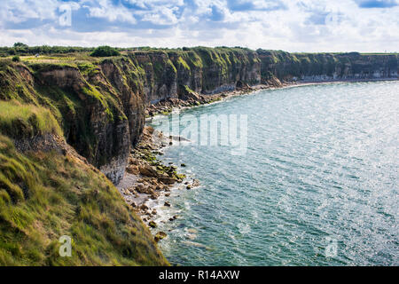 Pointe du Hoc Falaise. Pointe du Hoc s un promontoire avec un 100 ft (30 m) falaise surplombant la Manche sur la côte de la Normandie, dans le nord de Fran Banque D'Images