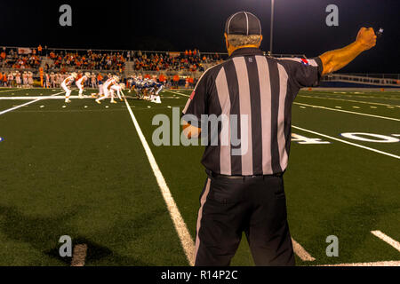 12 octobre 2018, PARIS Texas, USA - arbitre à Paris Texas Wildcats High School Division 4 match de football Banque D'Images