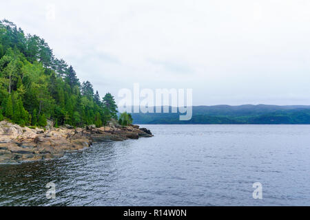 Paysage du fjord du Saguenay à Sainte-Rose-du-Nord, Québec, Canada Banque D'Images