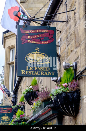Bakewell, une ville de marché dans le Derbyshire Dales, Derbyshire, Angleterre Royaume-uni vieille Bakewell Pudding shop Original Banque D'Images