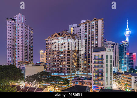 KUALA LUMPUR, MALAISIE - 24 juillet : vue sur le centre-ville de Kuala lumpur des bâtiments de la ville de nuit le 24 juillet 2018 à Kuala Lumpur Banque D'Images