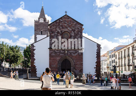 'Se' église dans la ville de Funchal sur l'île de Madère, Portugal, Octobre 2018 Banque D'Images