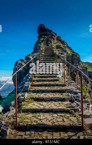 Wanderweg PR1 vom Pico do Arieiro zum Pico Ruivo, Madeira, Portugal Banque D'Images