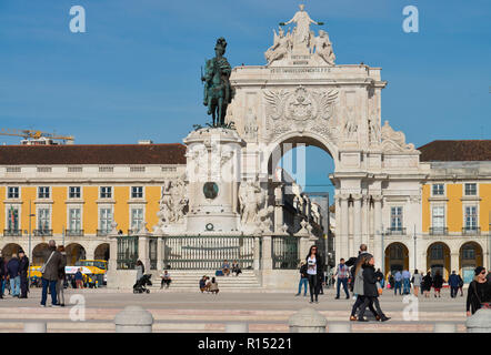 Reiterstandbild Koenig Jose I., Triumphbogen Arco da Rua Augusta, Praca do Comercio, Lisboa, Portugal Banque D'Images