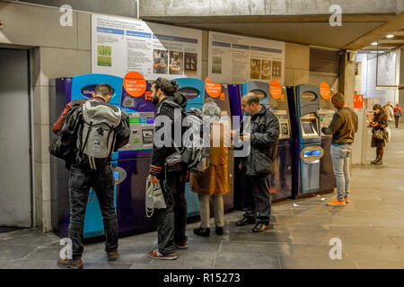 Ticketautomat, Metro, Cais do Sodre, Lisboa, Portugal Banque D'Images