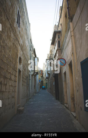 Rue étroite à Victoria, Gozo, Malte Banque D'Images