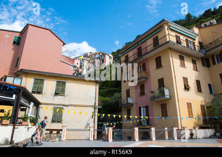 Manarola, l'un des villages des Cinque Terre sur la côte ligure de l'Italie, l'Europe Banque D'Images