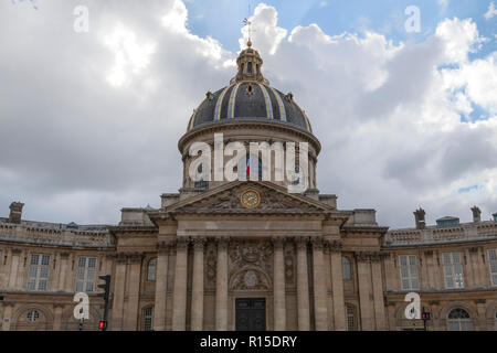 L'Institut de France vue du pont des Arts Banque D'Images