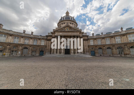 L'Institut de France vue du pont des Arts Banque D'Images