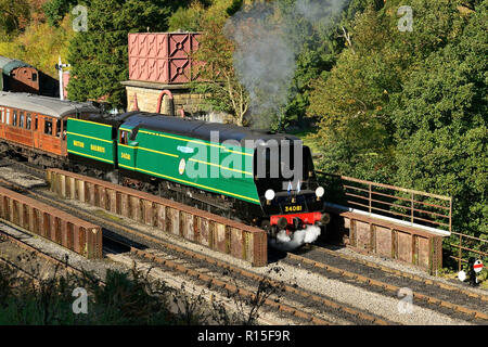 La visite de la classe no 34081 '92 Squadron' de la bataille de Grande-Bretagne quitte Goathland avec le 1420 Whitby jusqu'au train Pickering, le 29th septembre 2018. Banque D'Images