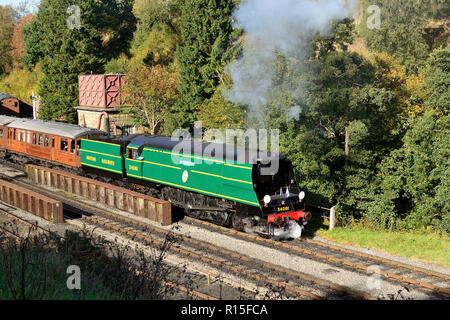 La visite de la classe no 34081 '92 Squadron' de la bataille de Grande-Bretagne quitte Goathland avec le 1420 Whitby jusqu'au train Pickering, le 29th septembre 2018. Banque D'Images