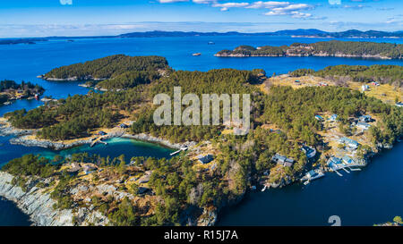 Vue du fjord de l'antenne près de Os village. Bergen, Norvège. Banque D'Images