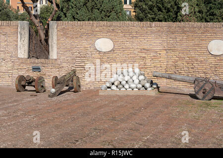 Les armes à feu dans le Musée romain de Castel Sant'angelo en Italie. L'attraction de la ville. Banque D'Images