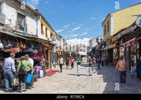 Scène de rue dans le vieux bazar, Skopje, Skopje, République de Macédoine du Nord Banque D'Images