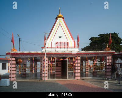 Faade d'un temple, Devi Temple Kunjapuri, Adali, Tehri Garhwal, Nagar, Uttarakhand, Inde Banque D'Images