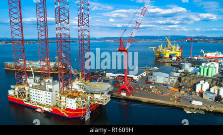 Plates-formes pétrolières sous maintenance près de Bergen, Norvège. Banque D'Images