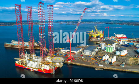 Plates-formes pétrolières sous maintenance près de Bergen, Norvège. Banque D'Images