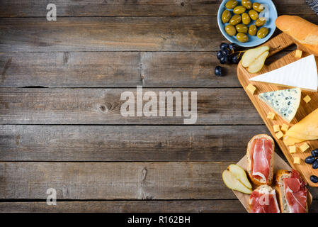 Des fruits, du fromage et de la viande Banque D'Images