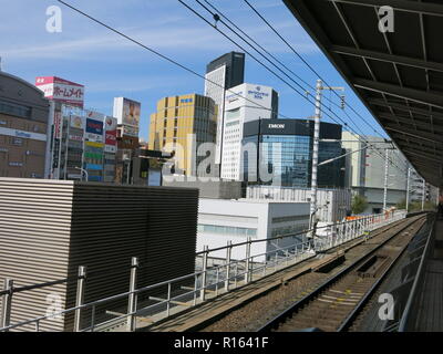 Une vue de la voie ferrée et la ville à partir de la gare de Nagoya, Japon central Banque D'Images