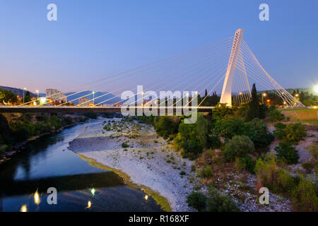 Pont du Millénaire, la plupart des Milenijum, rivière Moraca, Moraca, Podgorica, Monténégro Banque D'Images