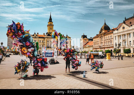 Dans la rue principale du quartier historique de Novi Sad, Serbie Banque D'Images