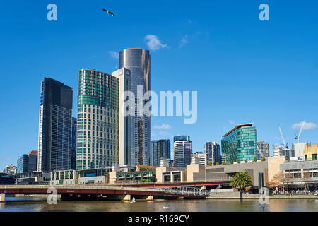 Skyline, skyscrappers à la rivière Yarra, centre-ville, Melbourne, Victoria, Australie Banque D'Images